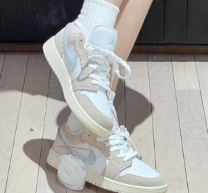 Giay Nike Air Jordan 1 Low SE GS 'Scalloped Edge' DZ5356-800