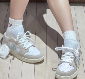 Giay Nike Air Jordan 1 Low SE GS 'Scalloped Edge' DZ5356-800