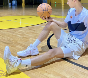 Giay Asics Gelhoop V15 'White Classic Red' 1063A063-101