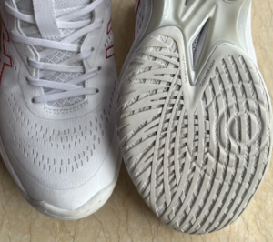 Giay Asics Gelhoop V15 'White Classic Red' 1063A063-101