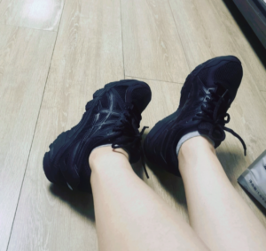 Giay Asics Jog 100T Low Tops Non-Slip 'Black' 1022A335-001