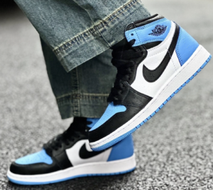 Giay Nike Air Jordan 1 Retro High 'UNC Toe' FD1437-400
