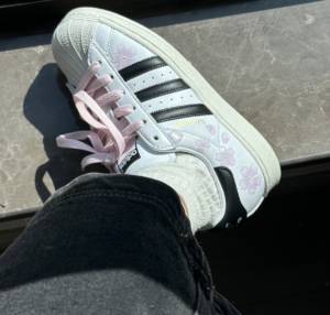 Giay Adidas Superstar 'Hanami' IG9648