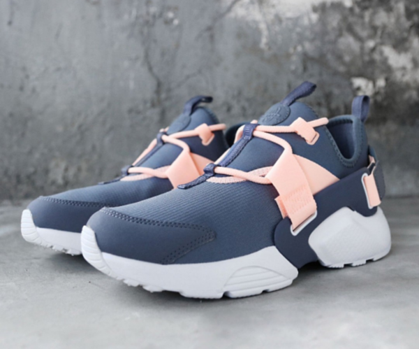 Giay Nike Air Huarache City Low 'Light Carbon' AH6804-012