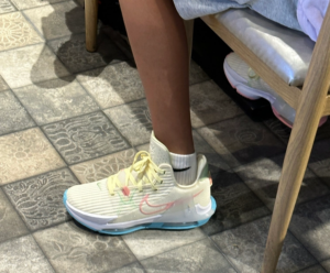 Giay Nike LeBron Witness 6 'Coconut Milk' DC8994-103