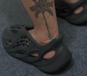 Dep Adidas Yeezy Foam Runner ‘Carbon’ IG5349