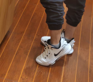 Giay Nike LeBron Witness 5 EP 'White Black' CQ9381-101