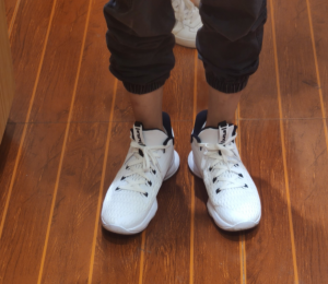 Giay Nike LeBron Witness 5 EP 'White Black' CQ9381-101