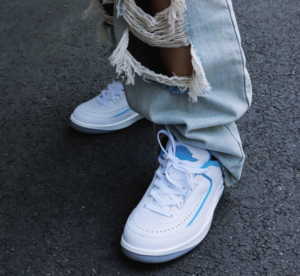 Giay Nike Air Jordan 2 Retro Low 'White Blue' FJ6869-104