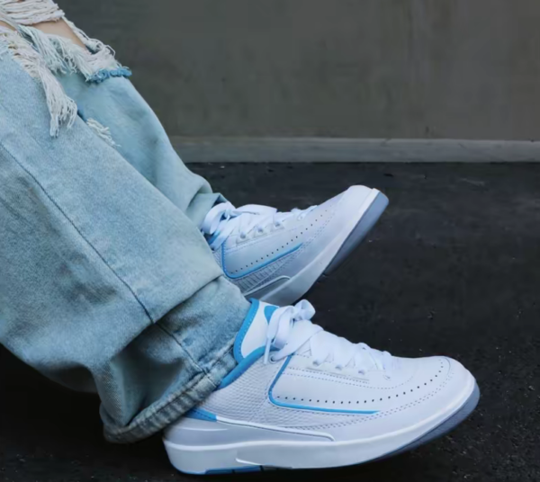 Giay Nike Air Jordan 2 Retro Low 'White Blue' FJ6869-104