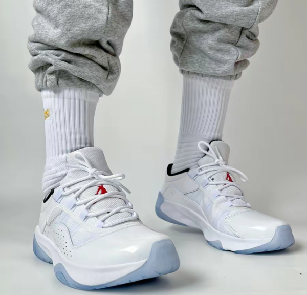Giay Nike Air Jordan 11 CMFT Low 'White Varsity' DN4180-162