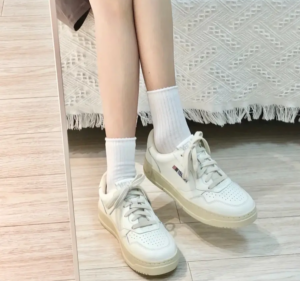 Giay Autry Medalist Low Goatskin 'White' AULW-GG04