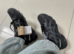 Giay Asics Gel-Venture 6 'Black' 1011B550-001