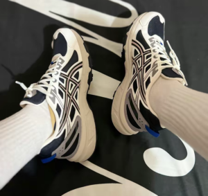 Giay Asics Gel-Venture 6 'Black' 1011B550-003