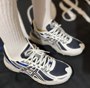 Giay Asics Gel-Venture 6 'Black' 1011B550-003