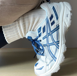 Giay Asics Gel-Venture 6 'White Blue' 1012B359-100