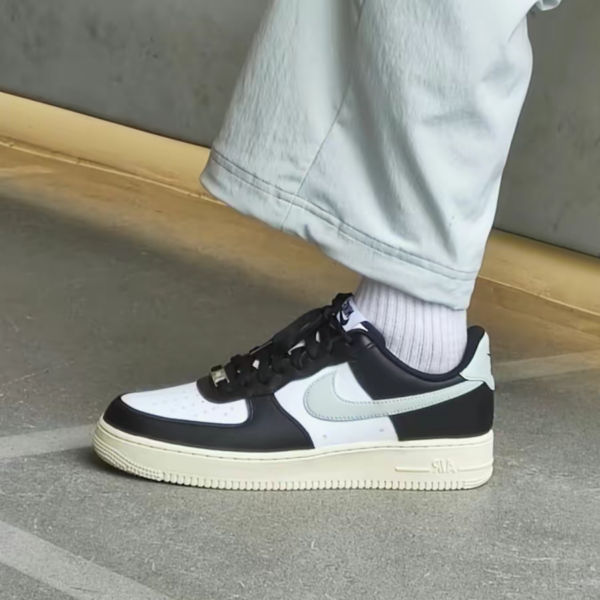 Giay Nike Air Force 1 07 'Black White Milk' FQ6848-101