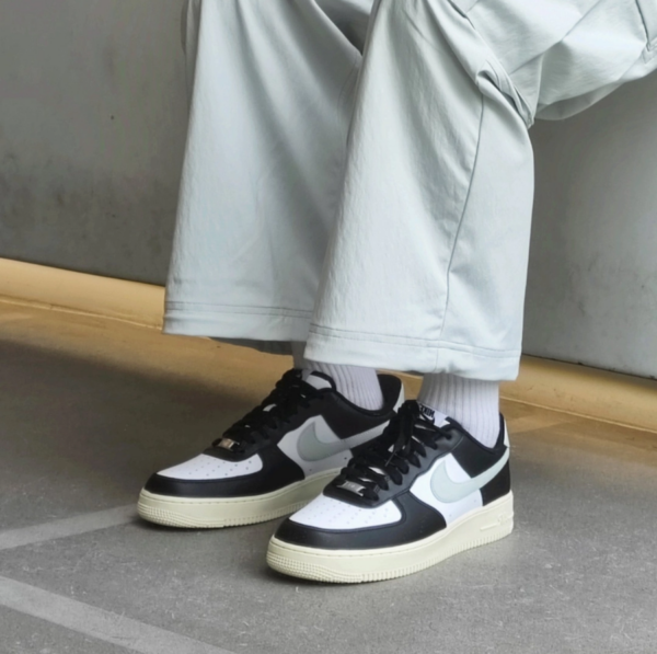 Giay Nike Air Force 1 07 'Black White Milk' FQ6848-101