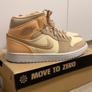 Giay Nike Air Jordan 1 Mid SE 'Muslin Canvas' DV0427-102