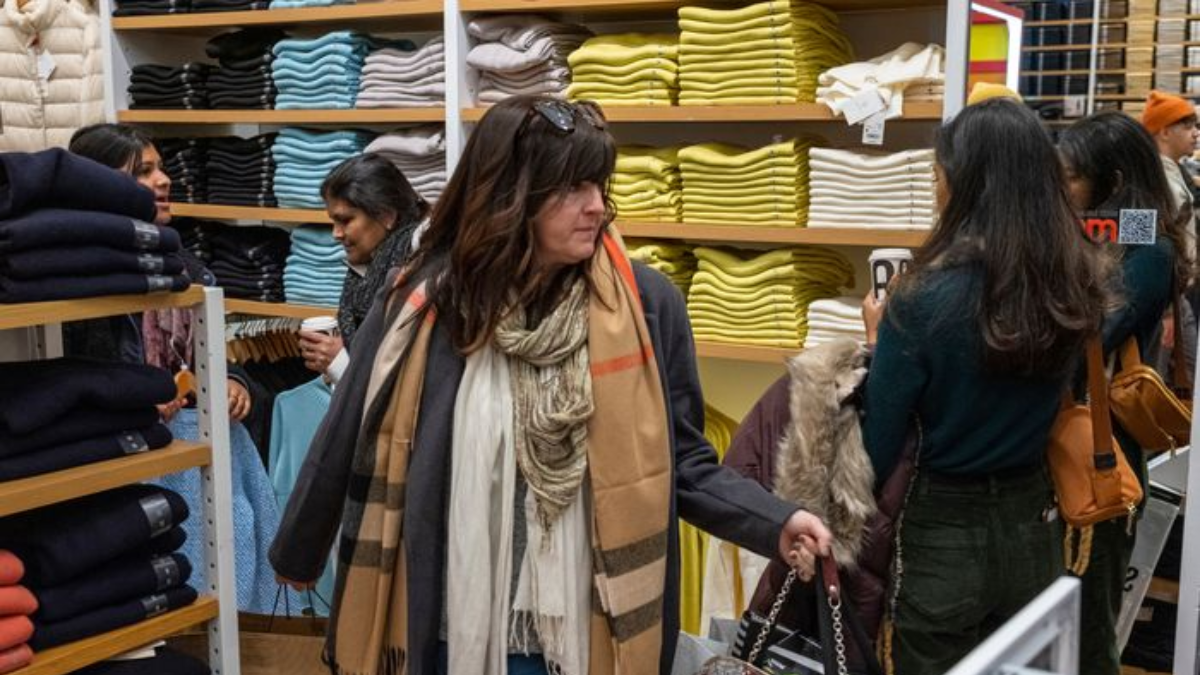 Thời trang nhanh là gì và tại sao nó trở thành một vấn nạn? Hinh anh 6: Thoi trang nhanh la gi va tai sao no tro thanh mot van nan?