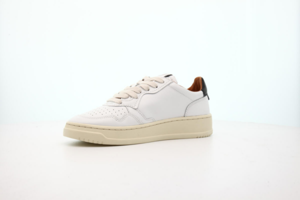 Giay Autry Medalist Low 'White Black' AULW-LN05