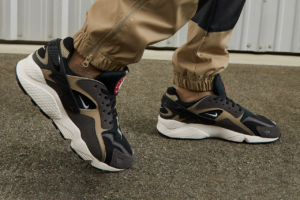 Giay Nike Air Huarache Runner 'Black Medium Ash' DZ3306-003