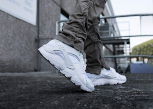 Giay Nike Air Huarache 'Triple White' DH4439-102