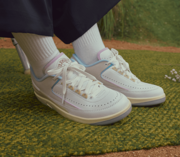 Giay Nike Air Jordan 2 Retro Low 'Look, Up In The Air' DX4401-146