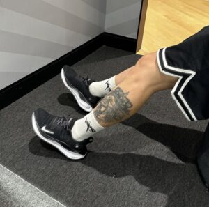 Giay Nike ReactX Infinity Run 4 'Black White' DR2665-001