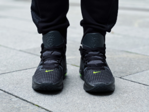 Giay Nike LeBron Witness 6 'Black Volt' CZ4052-004