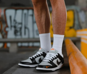 Giay Nike Dunk Low 'Black Total Orange' FN7808-001