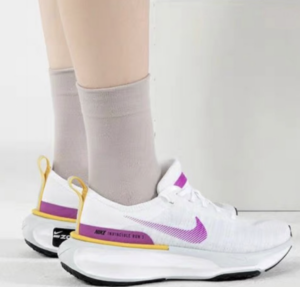 Giay Nike ZoomX Invincible 3 'White Vivid Purple' DR2660-101
