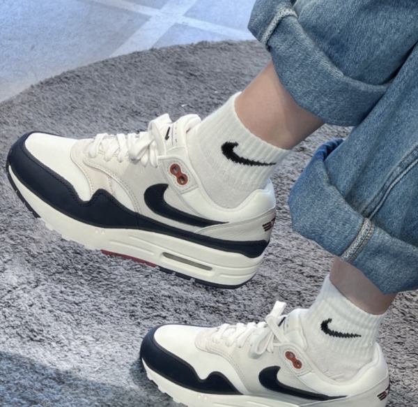 Giay Nike Air Max 1 'Obsidian Rugged Orange' FD2370-110