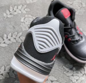 Giay Nike Air Jordan Max Aura 5 'Black Cement' DZ4353-061