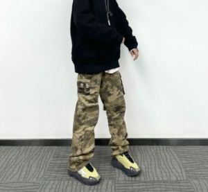 Giay Adidas Yeezy Boost 700 MNVN 'Resin' GW9525