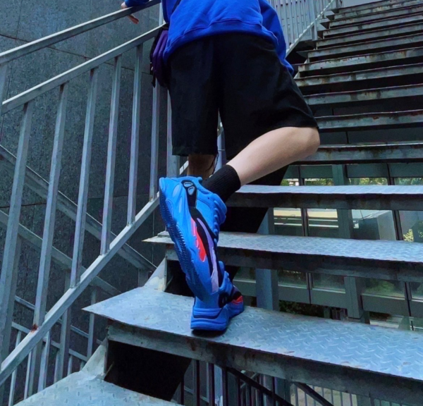 Giay Adidas Yeezy Boost 700 'Hi-Res Blue' HP6674
