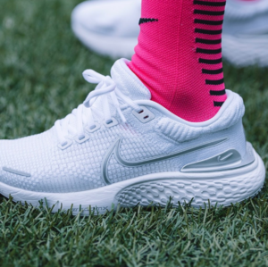 Giay Nike ZoomX Invincible Run Flyknit 2 'White Silver' DC9993-101