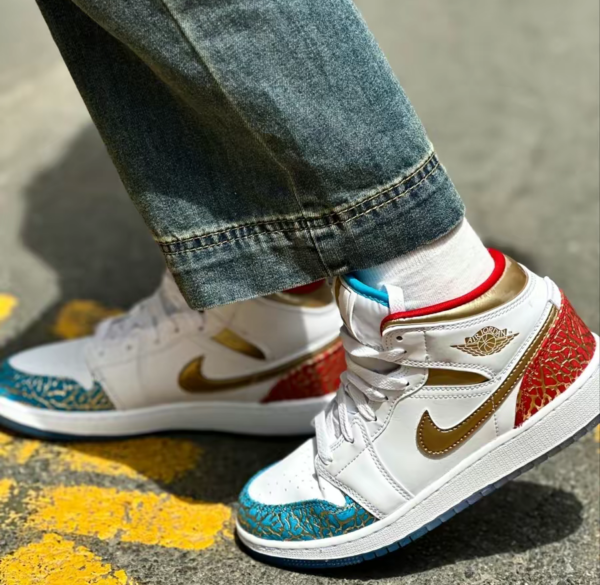 Giay Nike Air Jordan 1 Mid UNC To Chicago 'Blue' FB2212-100
