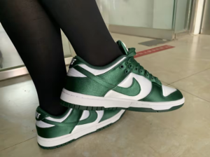 Giay Nike Dunk Low 'Satin Green' DX5931-100