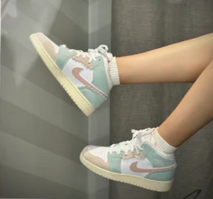 Giay Nike Air Jordan 1 Mid SE GS 'Scalloped Edge' DZ5361-100