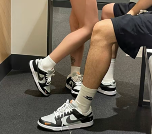 Giay Nike Dunk Low 'Black Total Orange' FN7808-001