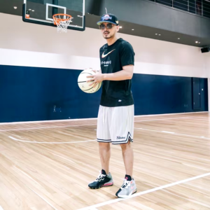 Giay Nike LeBron 18 Low EP x Space Jam 'Bugs x Marvin' CV7564-005