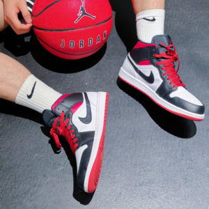 Giay Nike Air Jordan 1 Retro Mid 'Gym Red' DQ8423-106