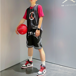 Giay Nike Air Jordan 1 Retro Mid 'Gym Red' DQ8423-106