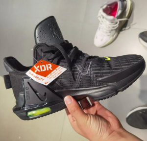 Giay Nike LeBron Witness 6 'Black Volt' CZ4052-004