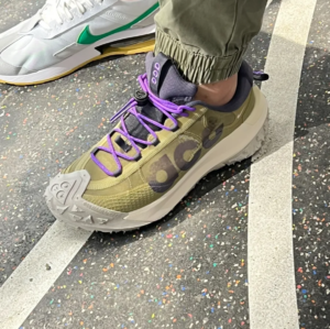 Giay Nike ACG Mountain Fly 2 Low 'Neutral Olive' DV7903-200