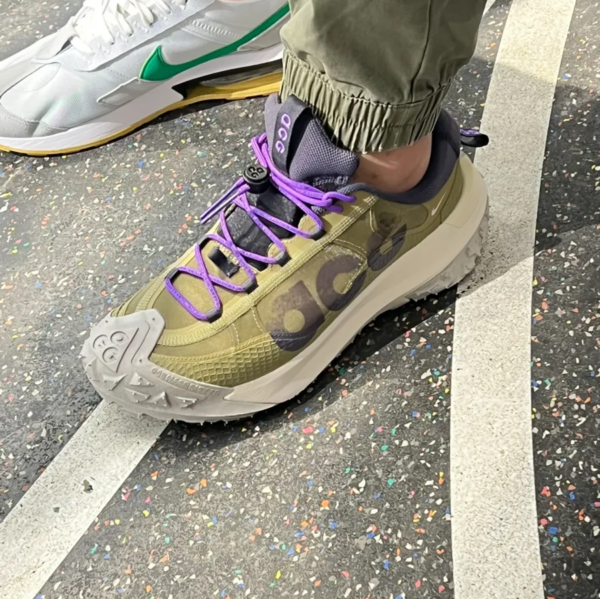 Giay Nike ACG Mountain Fly 2 Low 'Neutral Olive' DV7903-200