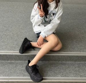 Giay Hoka Clifton 9 'Triple Black' 1127895-BBLC