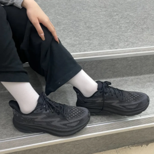 Giay Hoka Clifton 9 'Triple Black' 1127895-BBLC