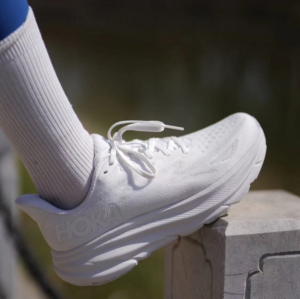 Giay Hoka Clifton 9 'Triple White' 1127896-WWH